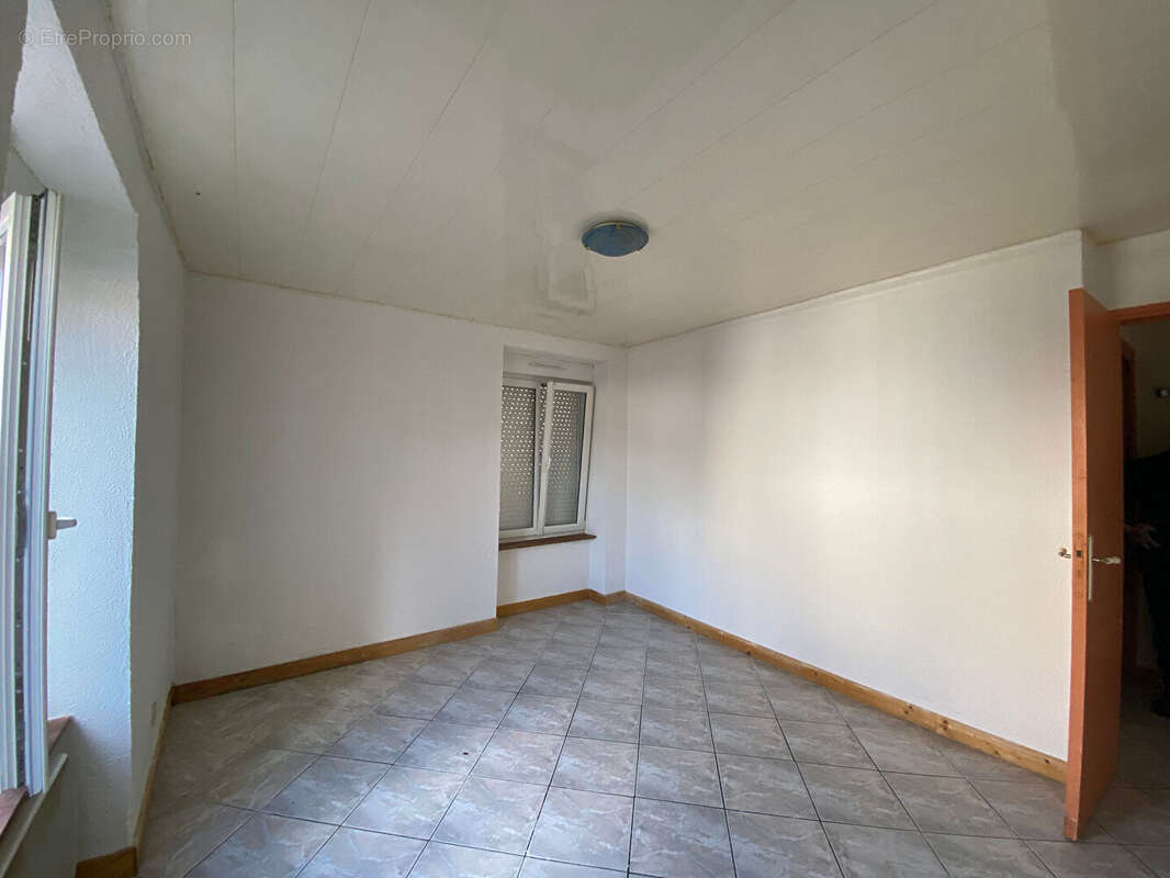 Appartement à FONTAINE-LES-LUXEUIL