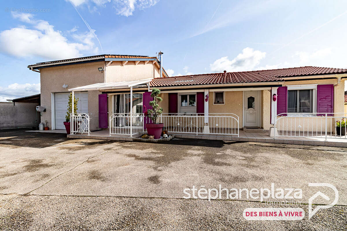 Maison de 150m², 4 chambres, garages et dépendances sur 979 m² de terrain avec piscine - photo 13