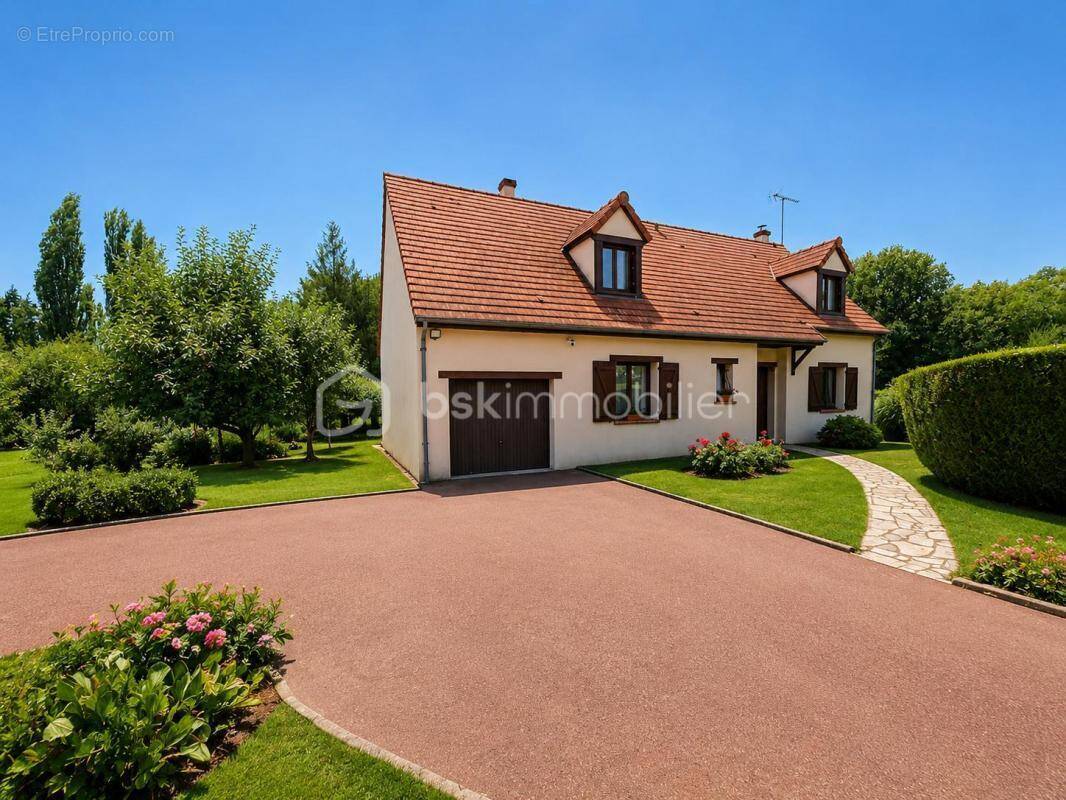 Maison 6 pièces – 143 m² – 4 chambres – Parc paysager de 1 700 m² - photo 1