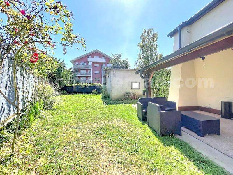 Maison_cuisine_equipée_Ville-La-Grand_proche_commerces_bus_tram_ceva_gare_frontieres_suisse_genève_sejour_cuisine_chambre_terrasse_jardin_parking_ - Maison à VILLE-LA-GRAND