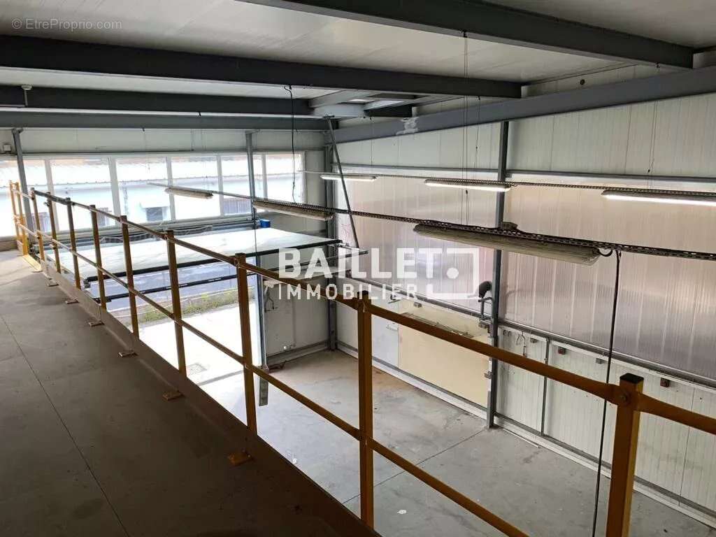 A vendre entrepôt / local 500 m2 zi carros - photo 10