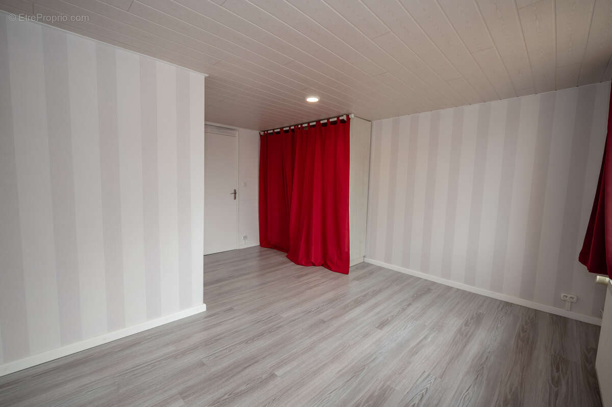 Appartement à FRASNE