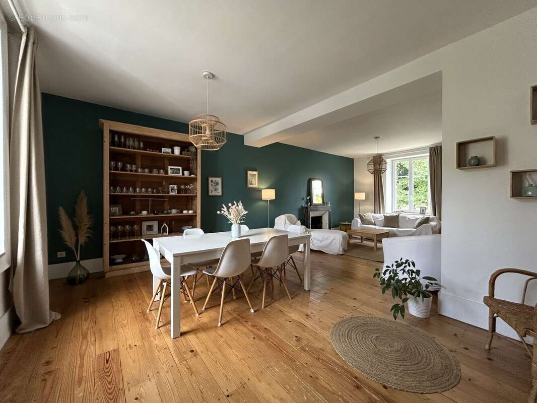 Maison à DAMPIERRE