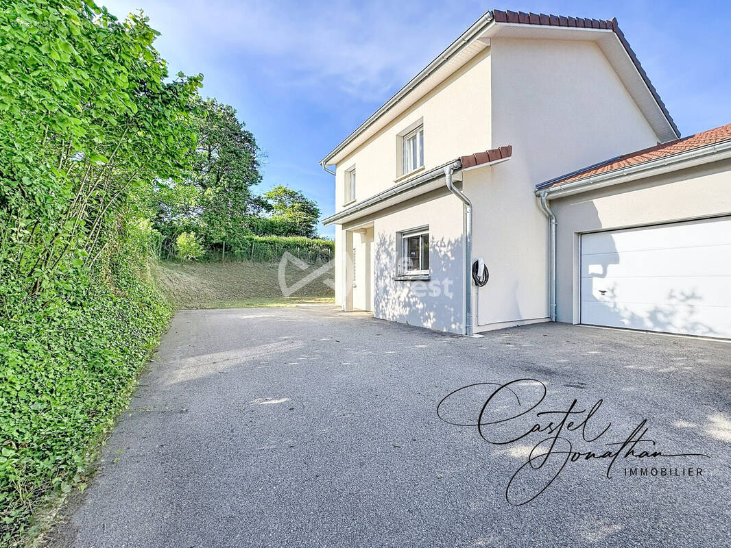 Maison à BOUGE-CHAMBALUD