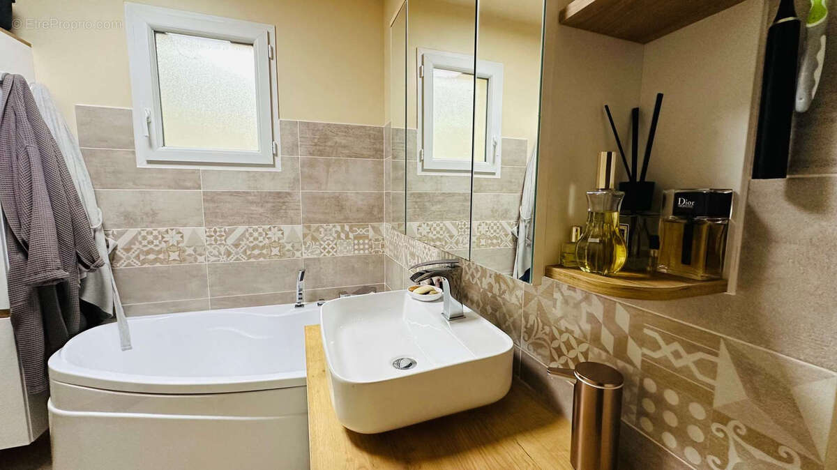 Maison à ENTRECHAUX