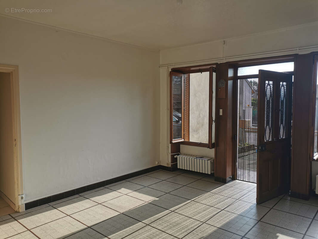 Maison à MONTAGNIEU