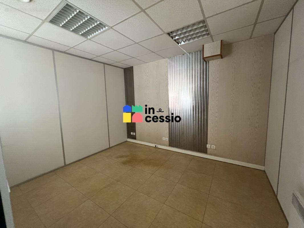 Local commercial/bureaux à vendre ou à louer - photo 8
