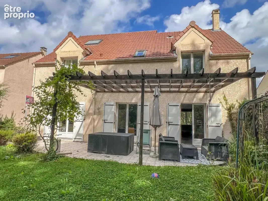 Maison à LE MESNIL-SAINT-DENIS