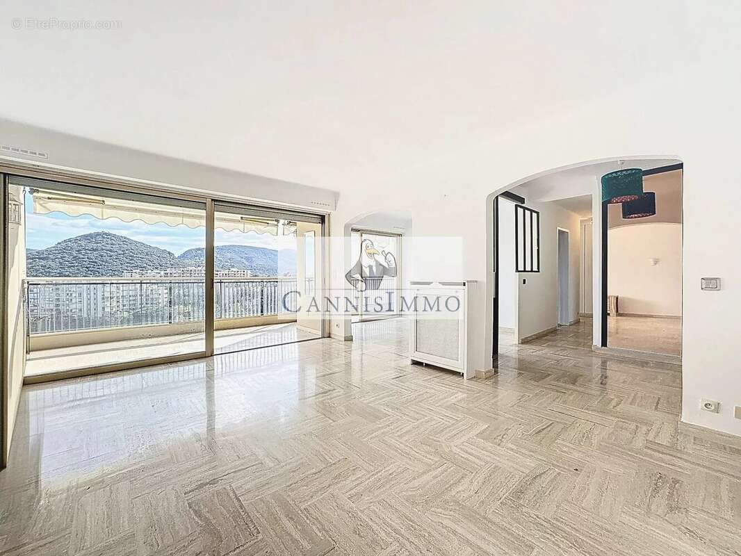 Appartement à MANDELIEU-LA-NAPOULE