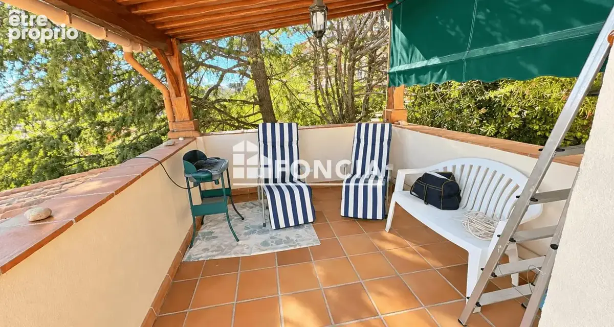 Le lavandou – type 2p avec terrasse, vue mer panoramique, parking et deux caves - photo 2