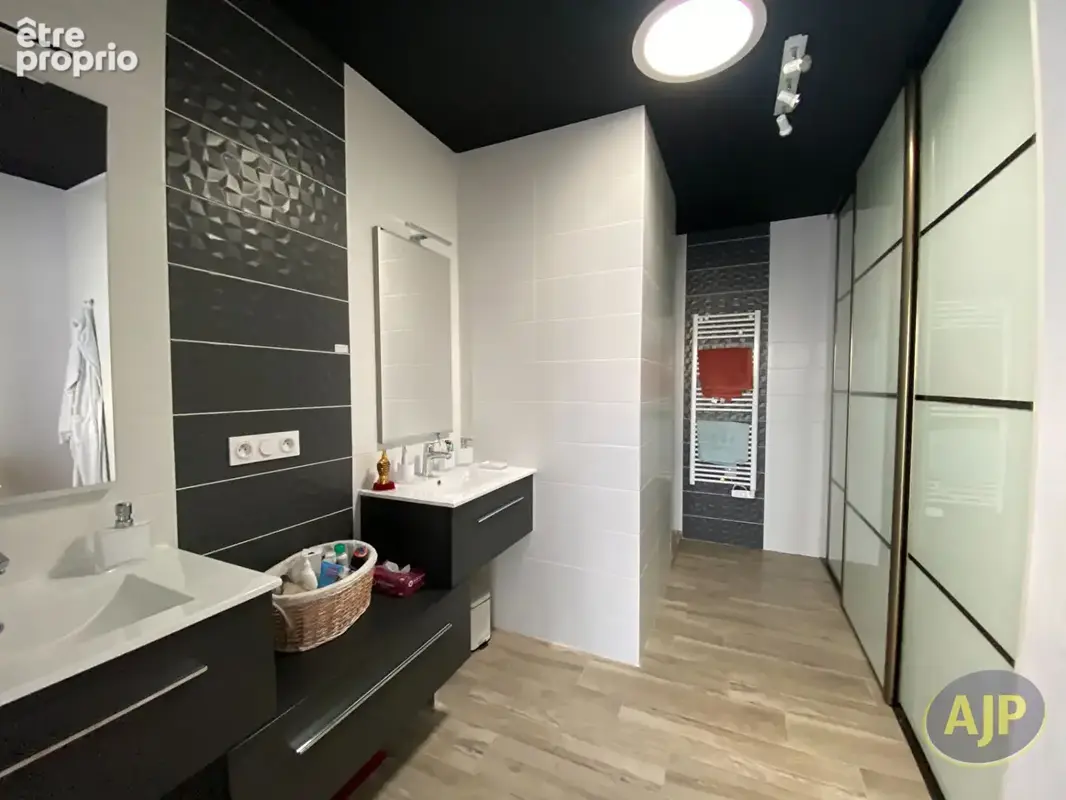 Centre ville Challans 192 m2 / 3 chambre / 2 garages / terrain 1000 m² - photo 16
