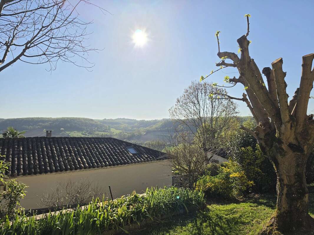 Maison à MONTAIGU-DE-QUERCY