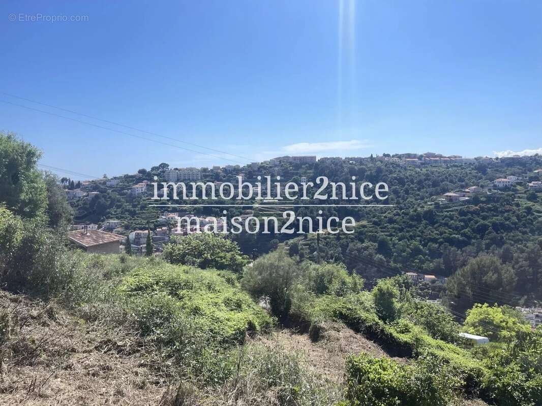 Terrain à NICE