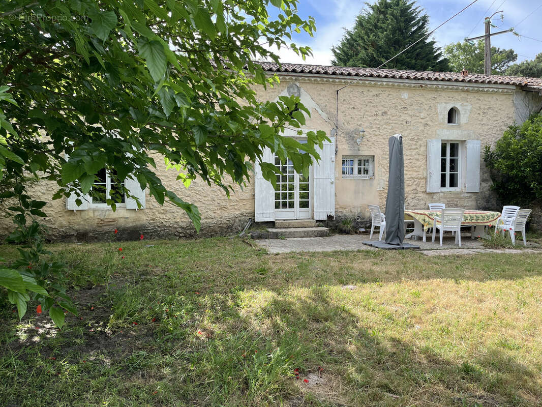 Maison à LEOGEATS