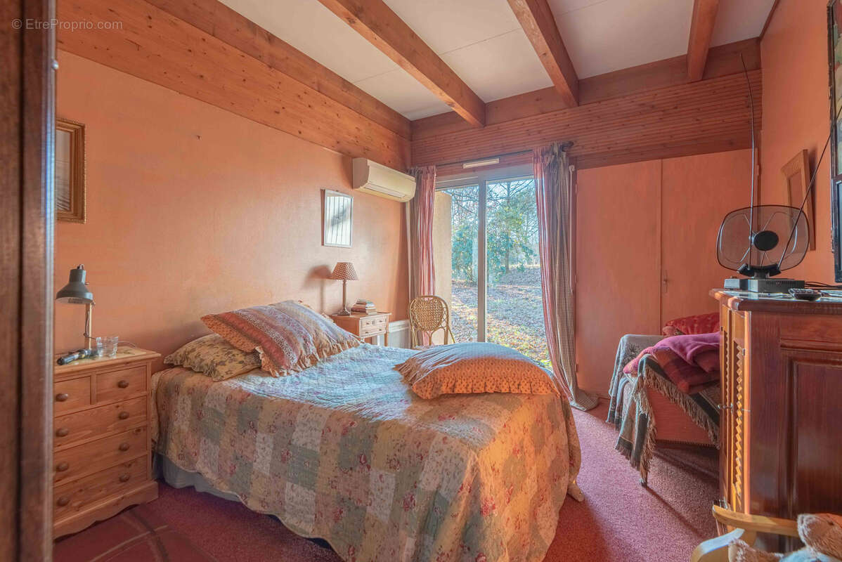 Proche commerces - maison 5 chambres - 250 m2 - sur 7.55 ha - photo 13