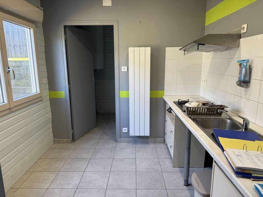 n°4 - Commerce à BENEVENT-L&#039;ABBAYE