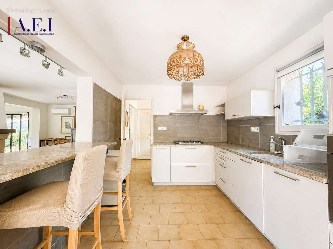Six-Fours-Les-Plages - Villa individuelle avec jardin & garage - photo 14