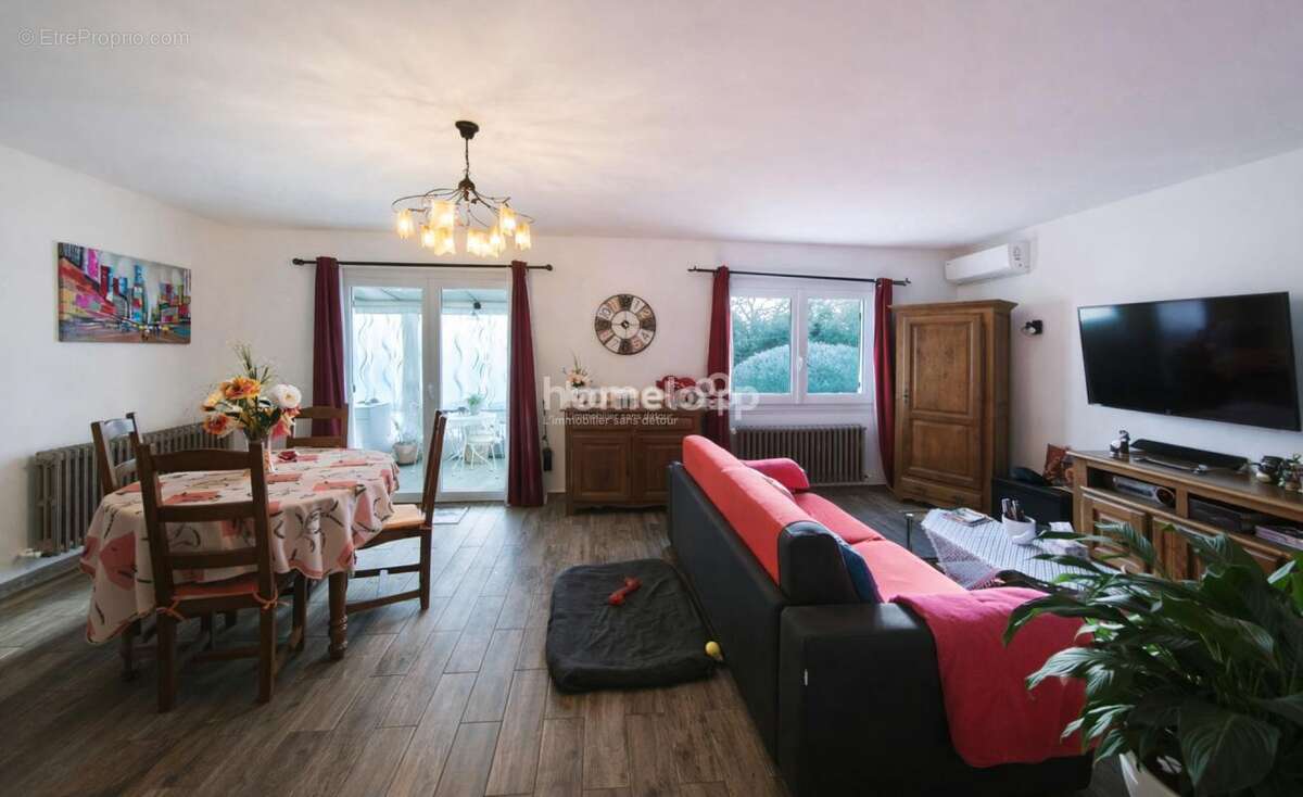 Villa PLAIN PIED de 3 pièces, rénovée avec soin  avec garage sur grand terrain - photo 6