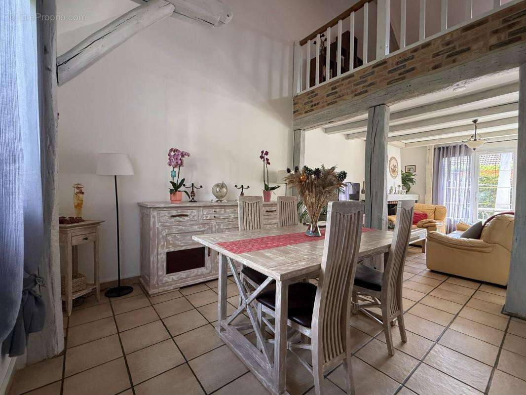 Maison à MOISSY-CRAMAYEL