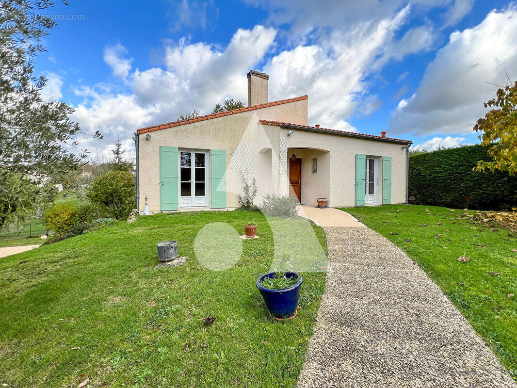 Maison à FONTCOUVERTE