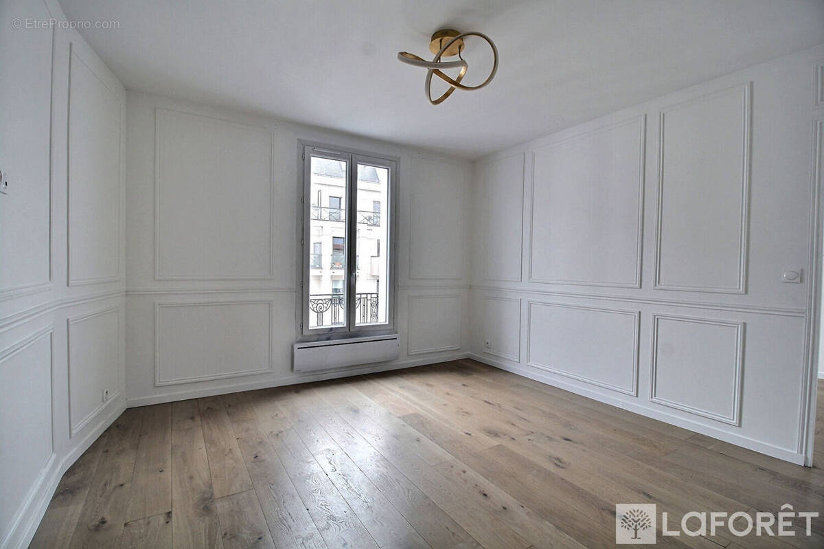 Appartement à COURBEVOIE