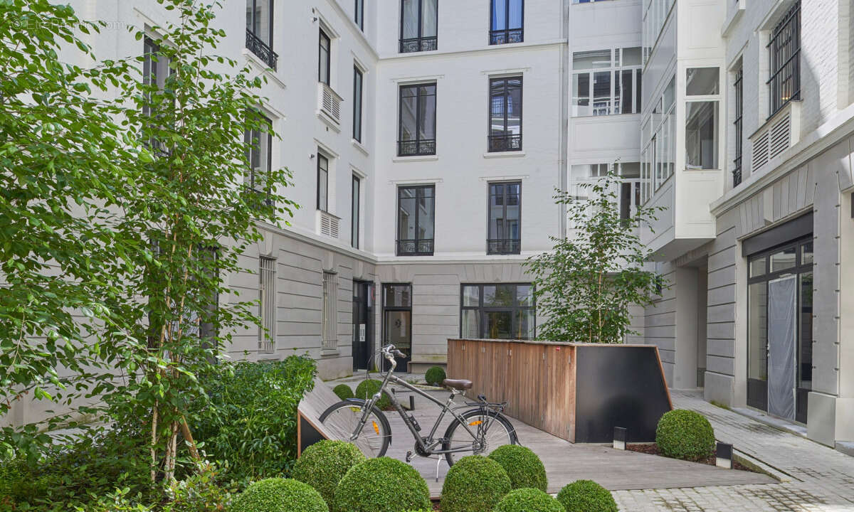 Appartement à PARIS-8E