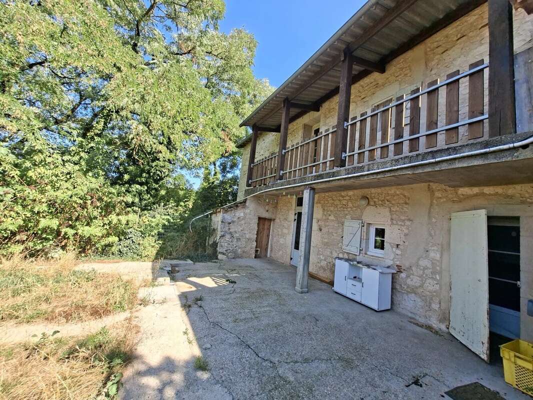 Maison en pierre avec jardin - photo 29
