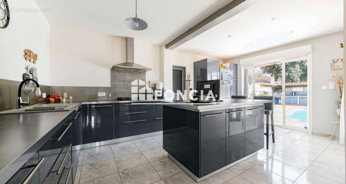 Maison à LA FARE-LES-OLIVIERS