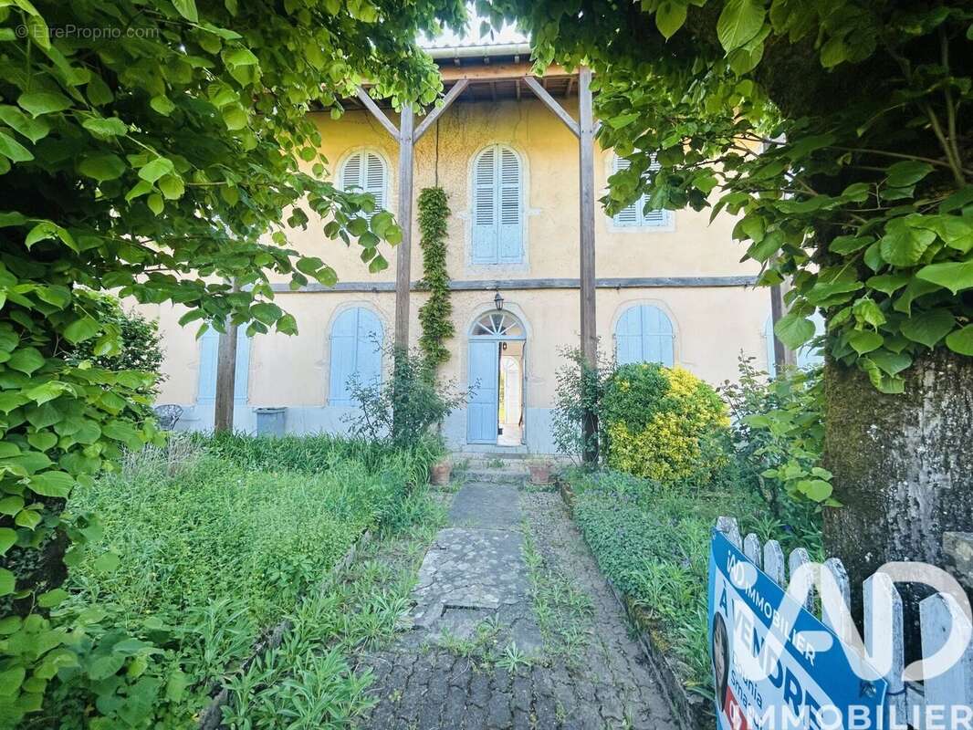 Maison 250 m² à Saint-Benigne  - photo 2