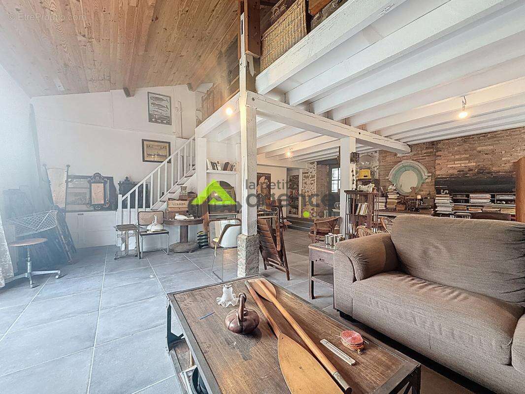 Maison à MOURIOUX-VIEILLEVILLE