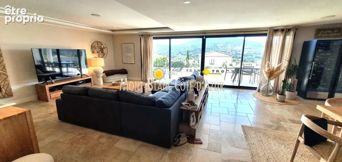 Villa 4 chambres, grand sejour, piscine, magnifique vue degagee jusqu'a la mer - photo 12