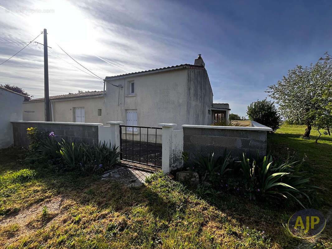 Maison à LE LOROUX-BOTTEREAU