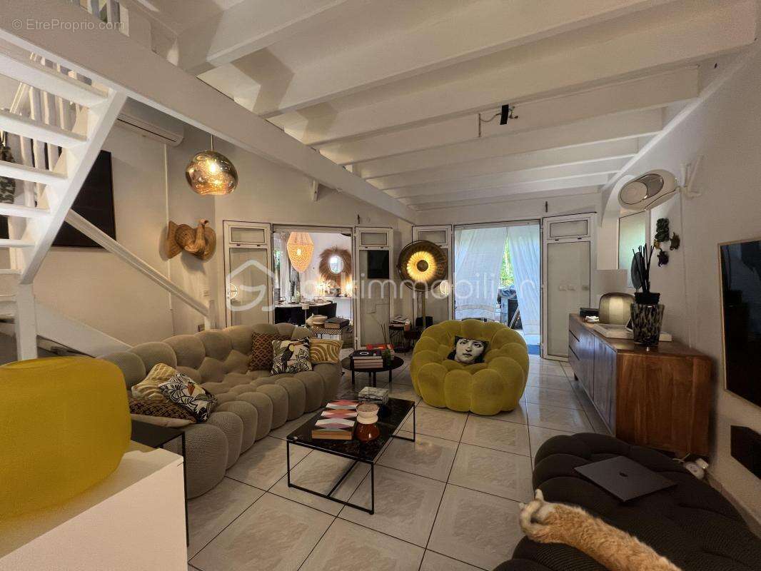 Commerce à SAINTE-ANNE