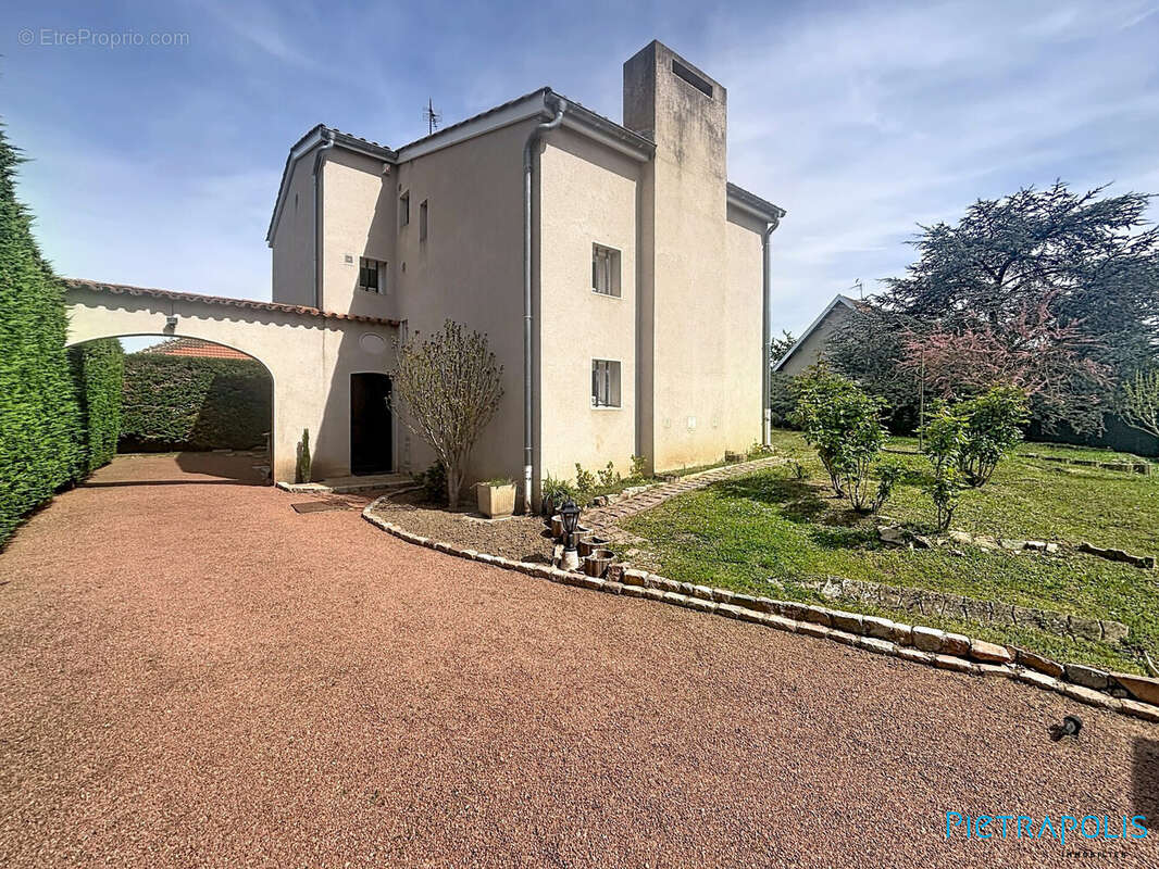 Maison à LE COTEAU