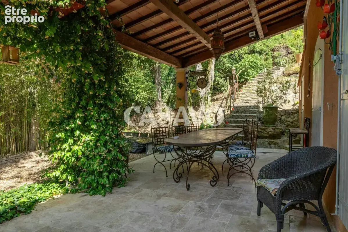 Vente Maison 7 pièces de 240m² - 13100 Saint-Marc-Jaumegarde - photo 10