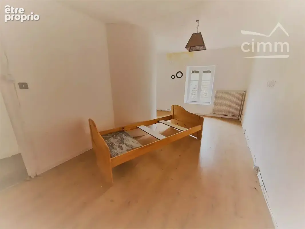 1 plateau d'habitation à rénover avec petit balcon – Centre-ville La Tour-du-Pin - photo 2