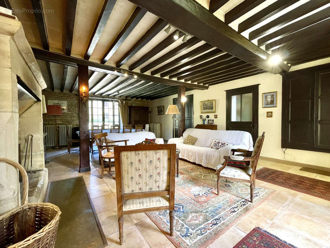 Maison à FONTAINE-HENRY