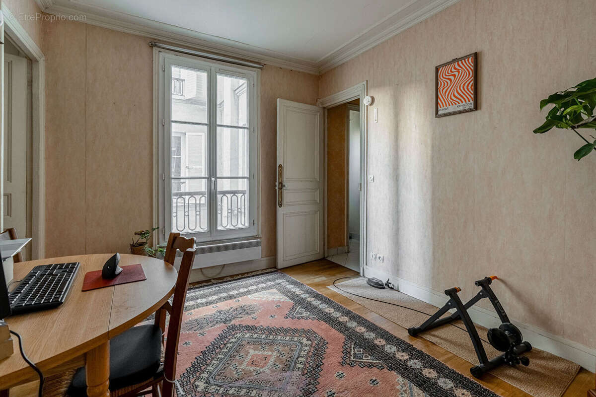 Appartement à PARIS-17E