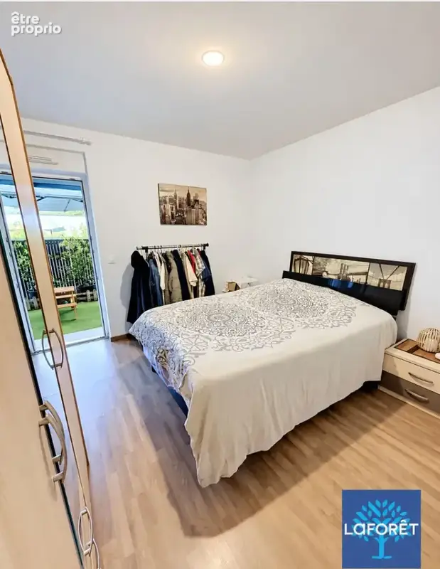 SCY CHAZELLES Résidentiel Bel Appartement de 3 pièces  58,16 M²  JARDIN TER-RASSE 28,90 M²  2 PARKINGS  DPE C - photo 3