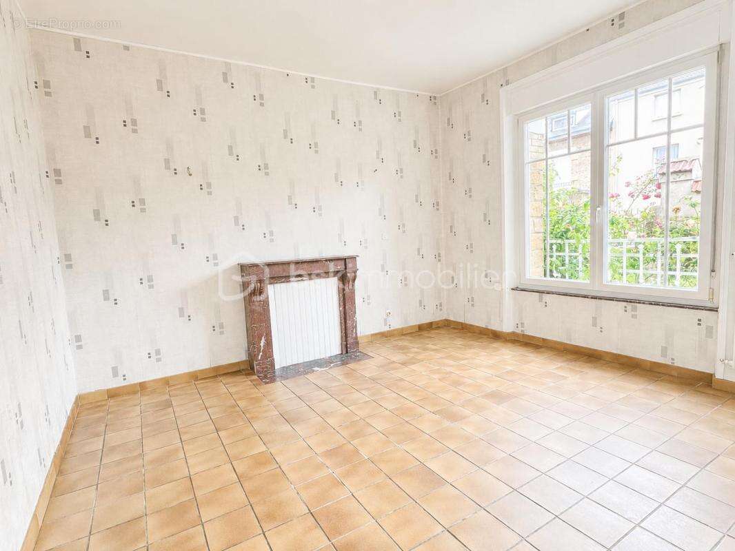 Maison de maître avec nombreuses dépendances et fort potentiel - photo 5