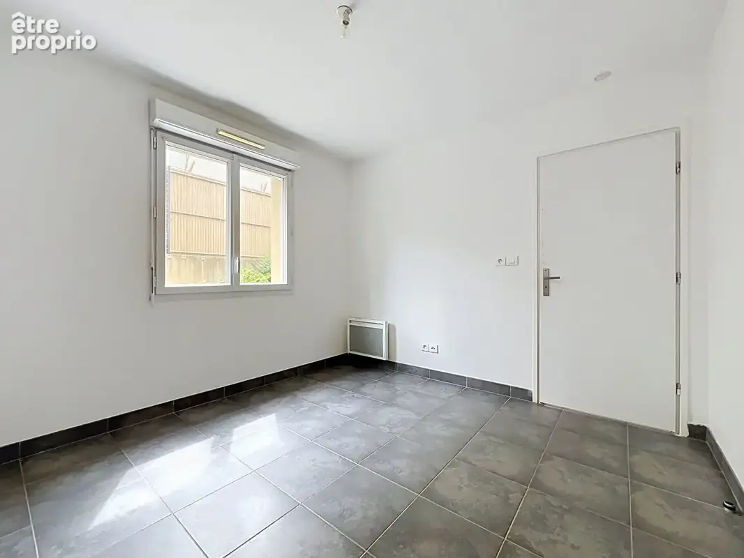 T2 en rez-de-jardin avec terrasse, jardin & double box - les camoins - photo 4