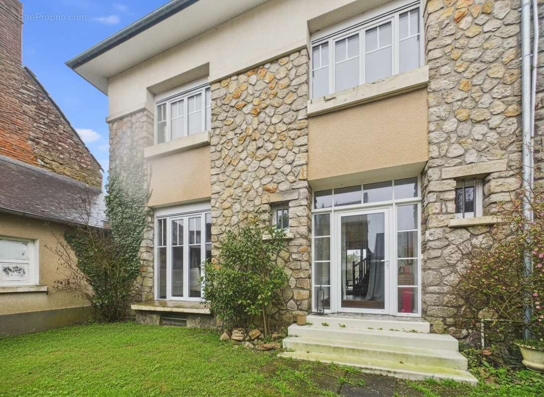 Maison à LES BRULAIS