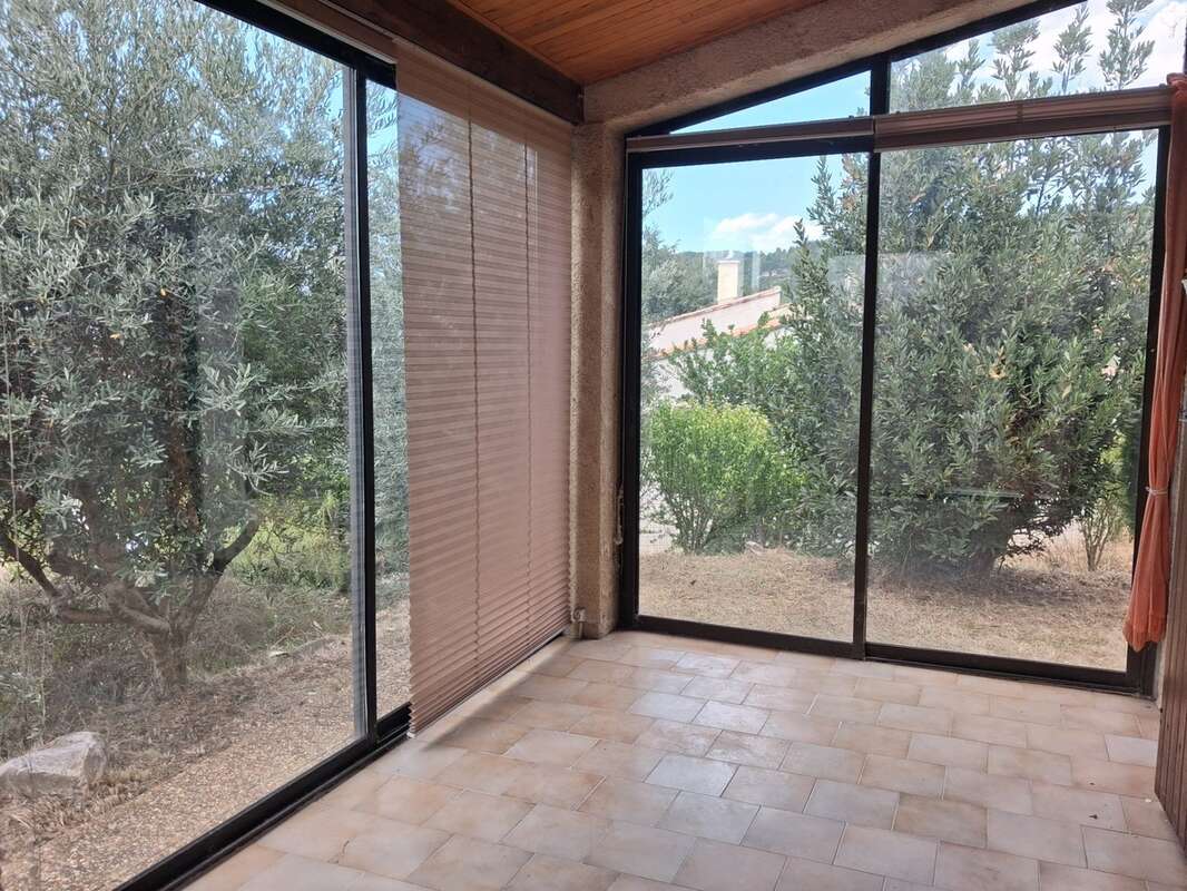 L'ESCALE – Maison individuelle avec véranda, garage et jardin arboré - photo 2