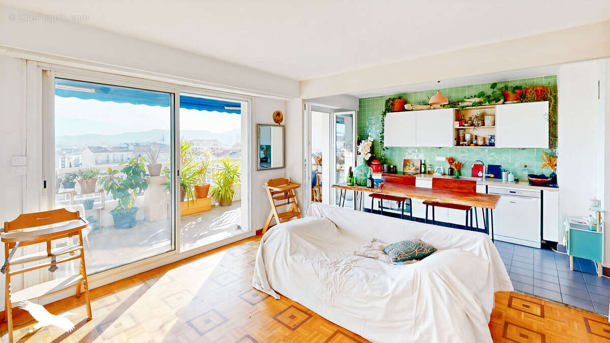 Appartement à MARSEILLE-5E