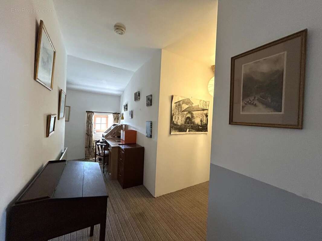 Jolie maison en pierre de 3 chambres avec grand jardin et grange, près de Civray - photo 10