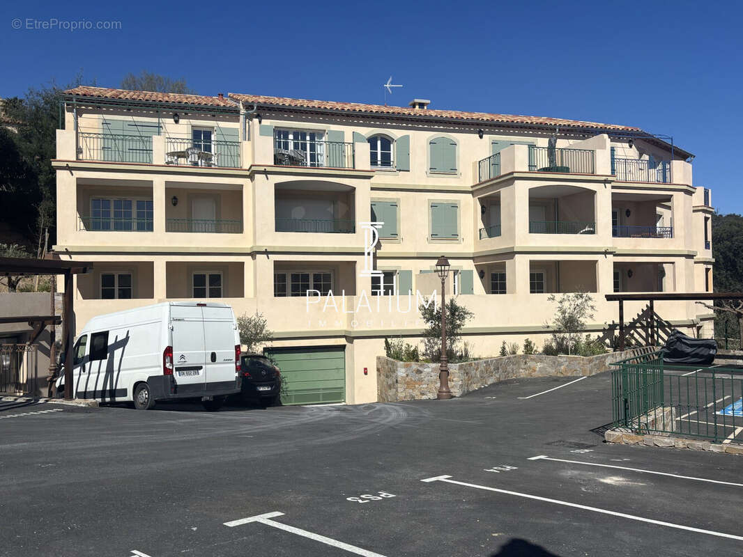 Appartement à GRIMAUD