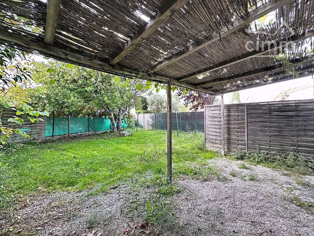 Appartement à L'ISLE-SUR-LA-SORGUE