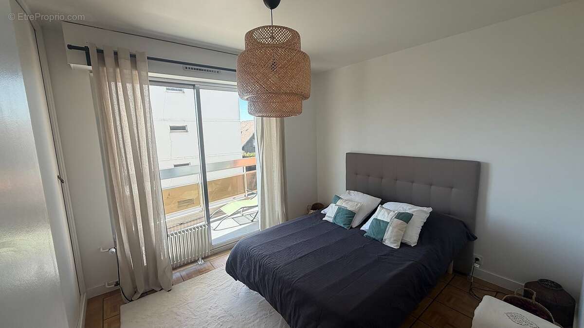 Deuxième chambre confortable, calme et avec accès extérieur. - Appartement à ANNEMASSE