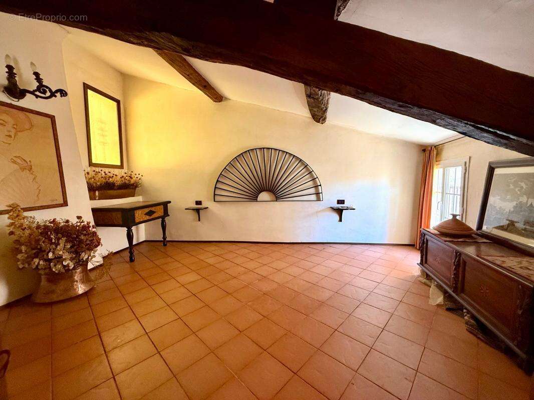 Maison à CHATEAUNEUF-GRASSE