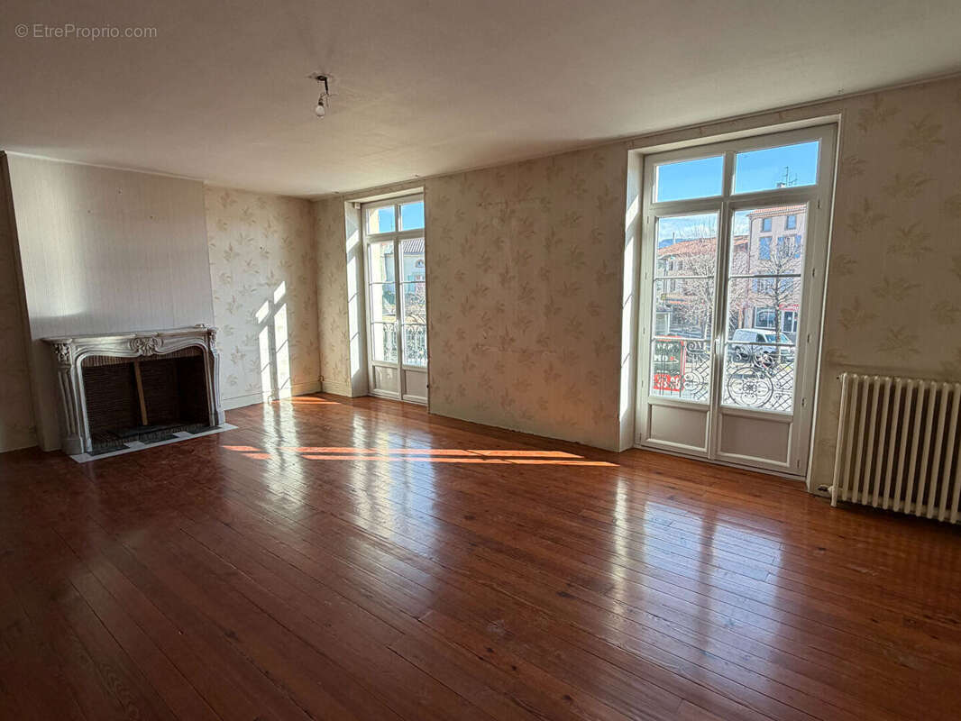 Appartement à LABRUGUIERE